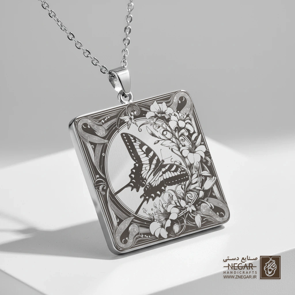 گردنبند طرح پروانه و ماه (حکاکی لیزری فایبر، مدل قاب مربع) کد 500459