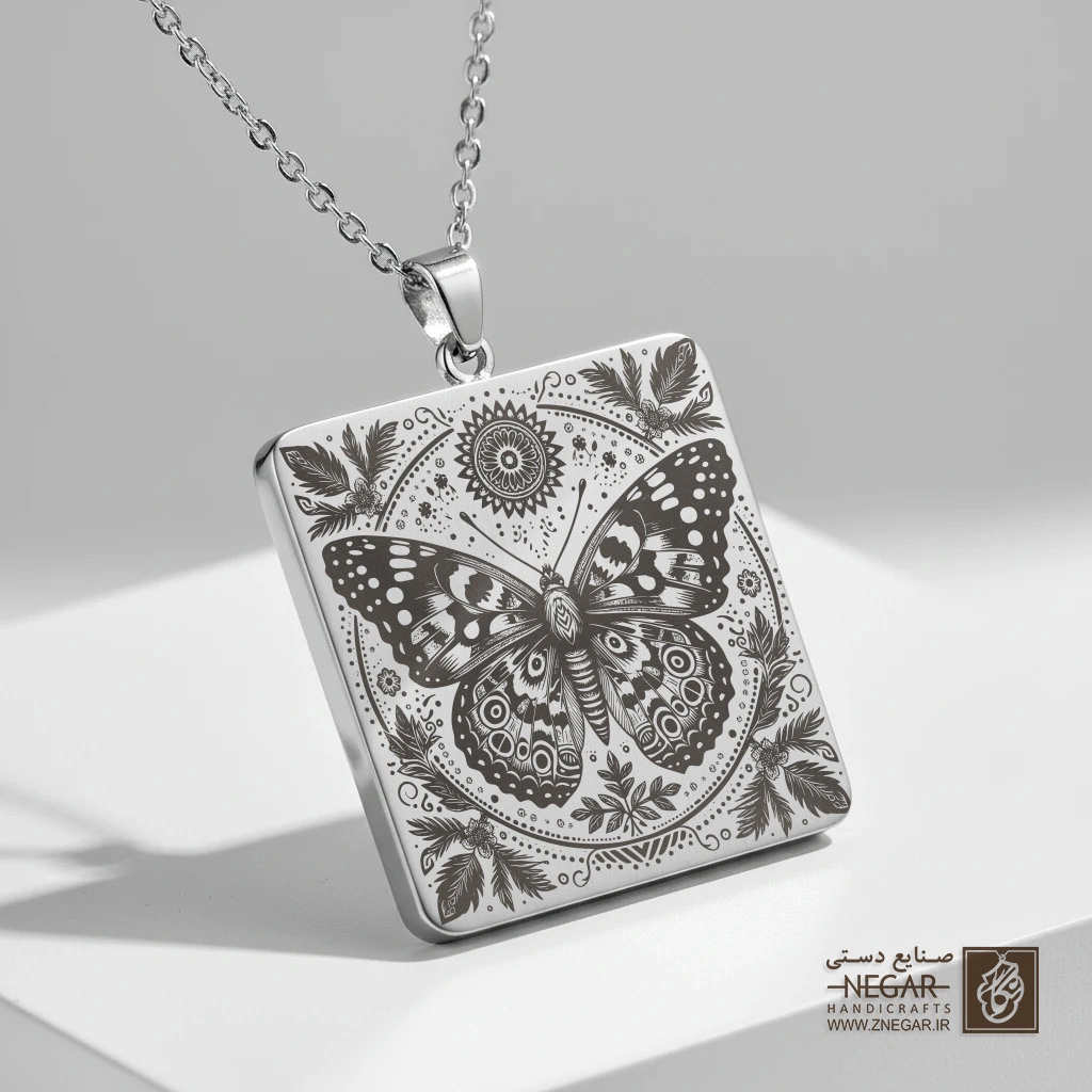 گردنبند طرح پروانه و نقوش دایره (حکاکی لیزری فایبر، مدل قاب مربع) کد 500463