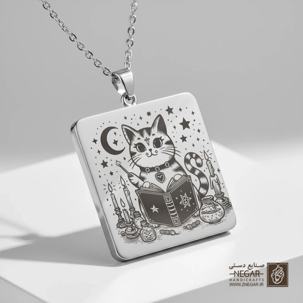 گردنبند طرح گربه و کتاب طلسم (حکاکی لیزری فایبر، مدل قاب مربع) کد 500522