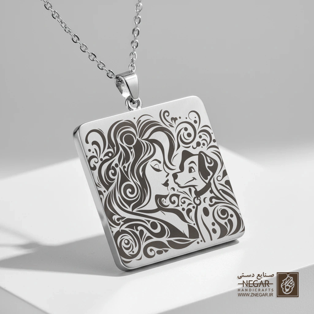 گردنبند طرح کروئلا و سگ دالماسین (حکاکی لیزری فایبر، مدل قاب مربع) کد 500774
