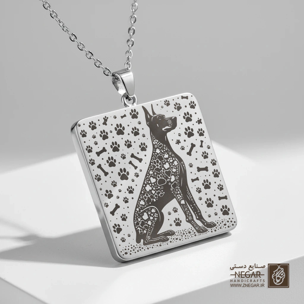 گردنبند طرح سگ دوبرمان (Doberman) پترن‌دار (حکاکی لیزری فایبر، مدل قاب مربع) کد 500978