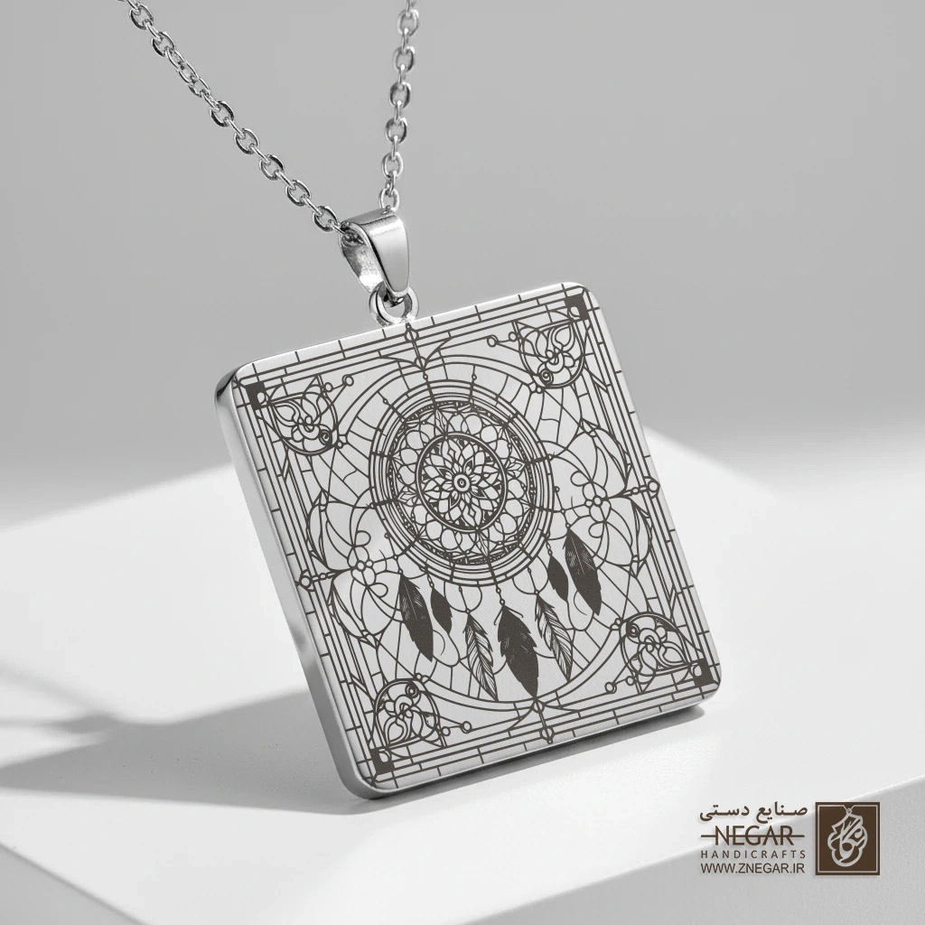 گردنبند طرح دریم‌کچر در قاب هندسی (حکاکی لیزری فایبر، مدل قاب مربع) کد 501057