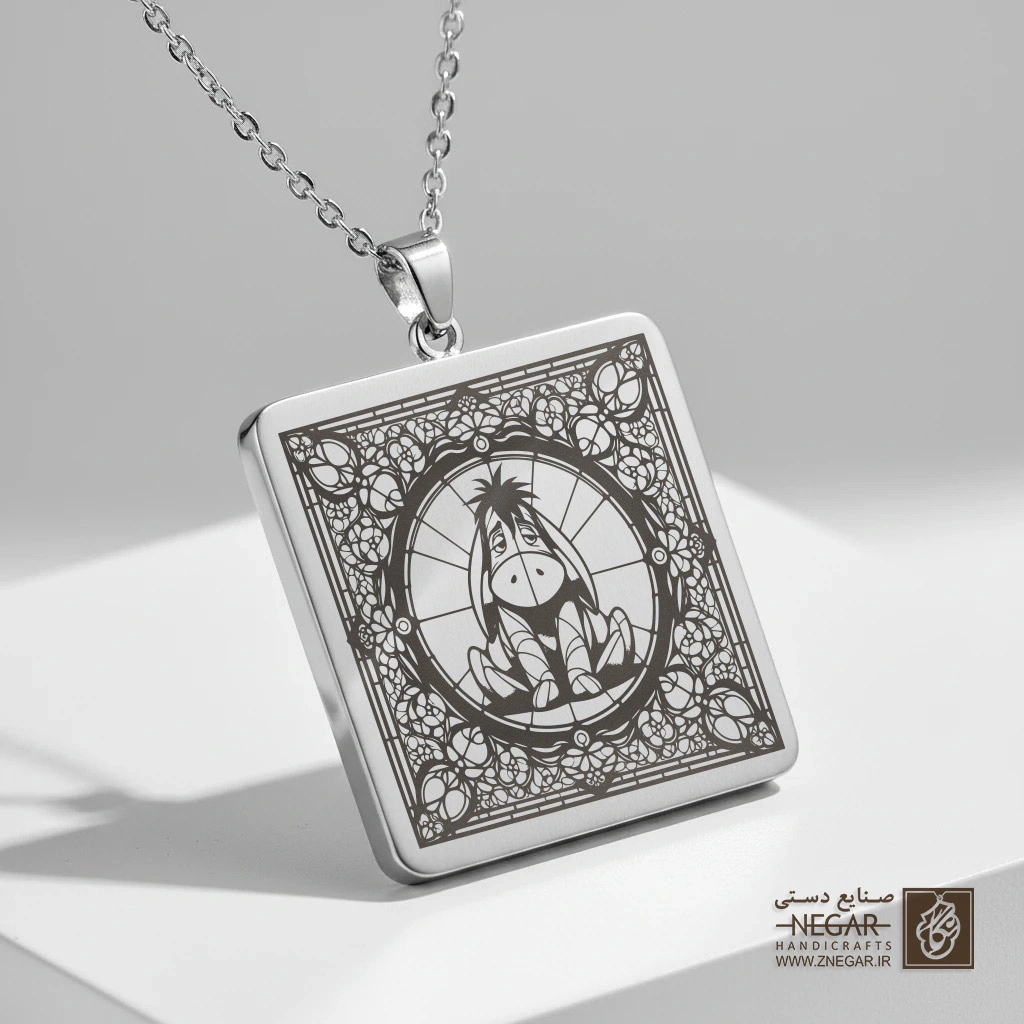 گردنبند طرح ایور و خطوط هندسی (حکاکی لیزری فایبر، مدل قاب مربع) کد 501079