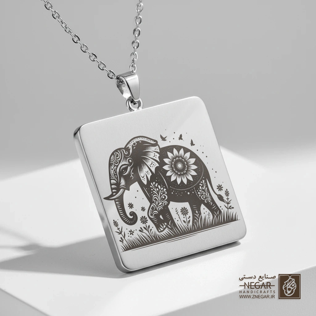 گردنبند طرح فیل در حال حرکت (حکاکی لیزری فایبر، مدل قاب مربع) کد 501085