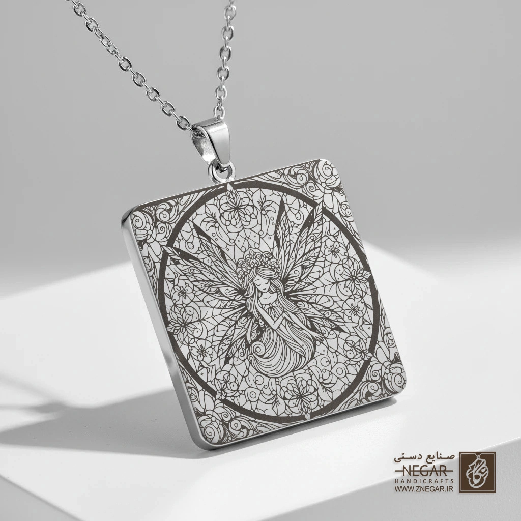 گردنبند طرح پری و دایره اسلیمی (حکاکی لیزری فایبر، مدل قاب مربع) کد 501166