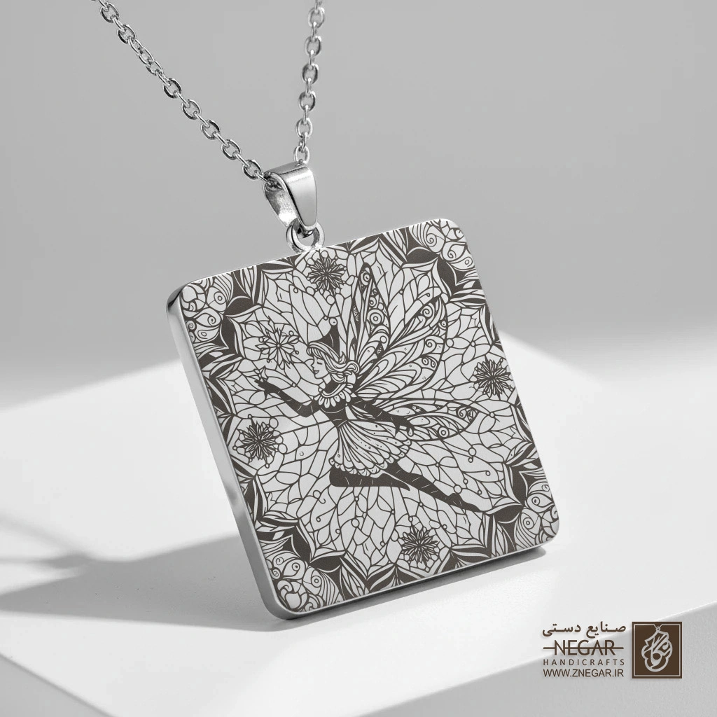 گردنبند طرح پری در حال پرواز (حکاکی لیزری فایبر، مدل قاب مربع) کد 501176