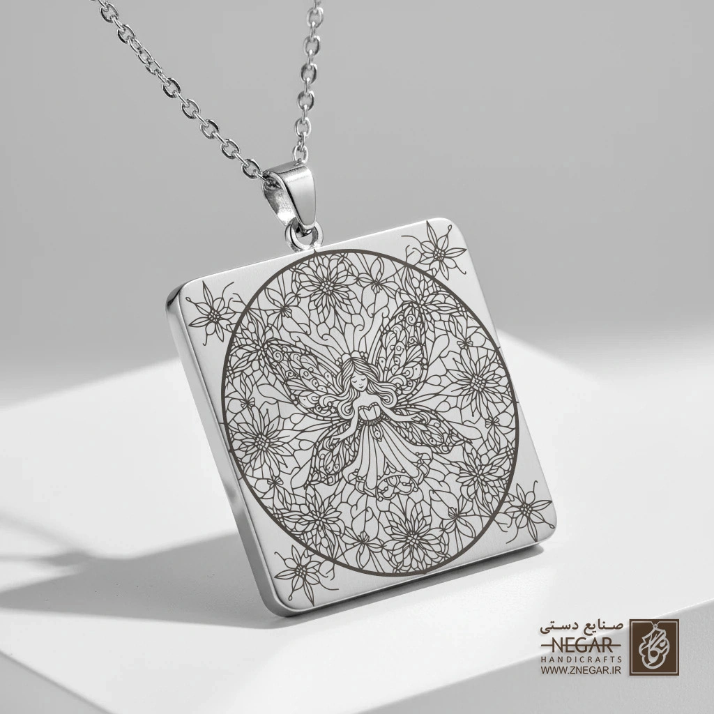 گردنبند طرح پری در دایره ستارگان (حکاکی لیزری فایبر، مدل قاب مربع) کد 501180