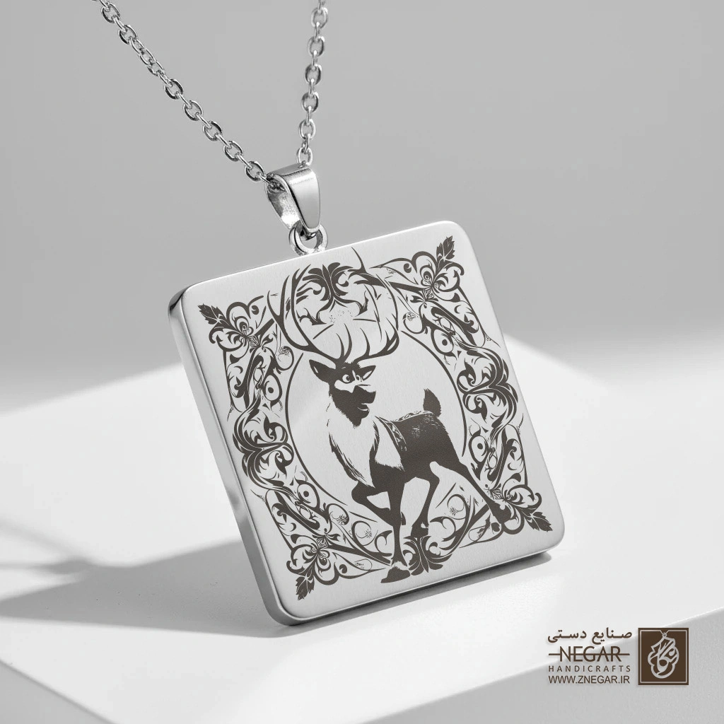 گردنبند طرح سون در میان دایره جادویی (حکاکی لیزری فایبر، مدل قاب مربع) کد 501344