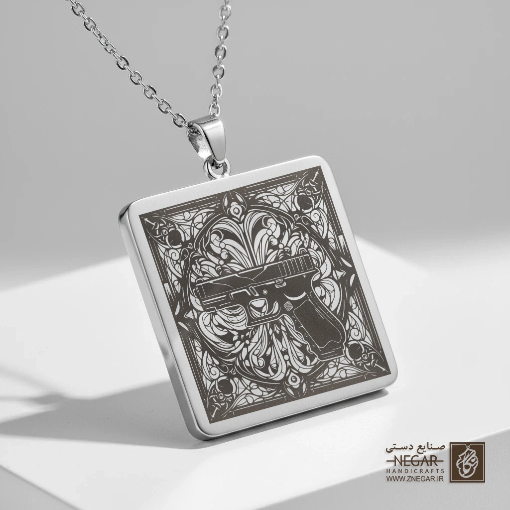 گردنبند طرح کلت در قاب اسلیمی (حکاکی لیزری فایبر، مدل قاب مربع) کد 501465