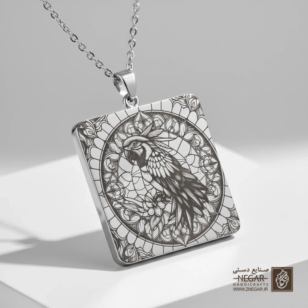 گردنبند طرح طوطی در قاب ماندالا (حکاکی لیزری فایبر، مدل قاب مربع) کد 501530