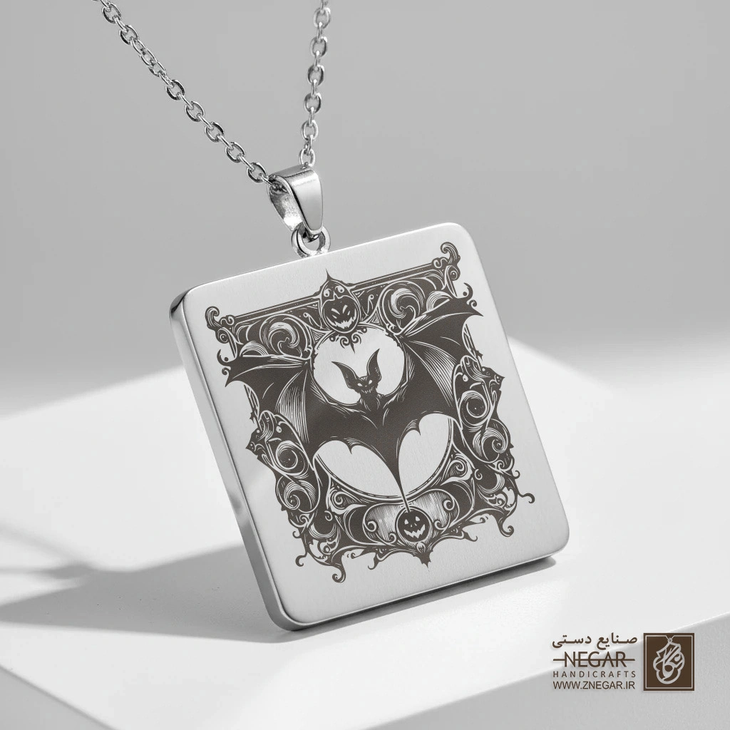 گردنبند طرح خفاش هالووین فانتزی (حکاکی لیزری فایبر، مدل قاب مربع) کد 501593