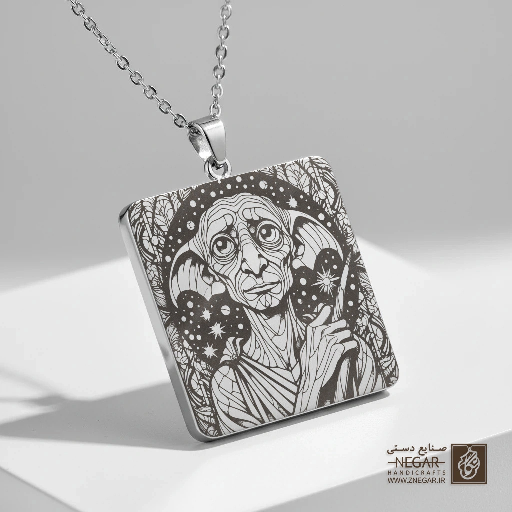 گردنبند طرح چهره دابی در قاب (حکاکی لیزری فایبر، مدل قاب مربع) کد 501791