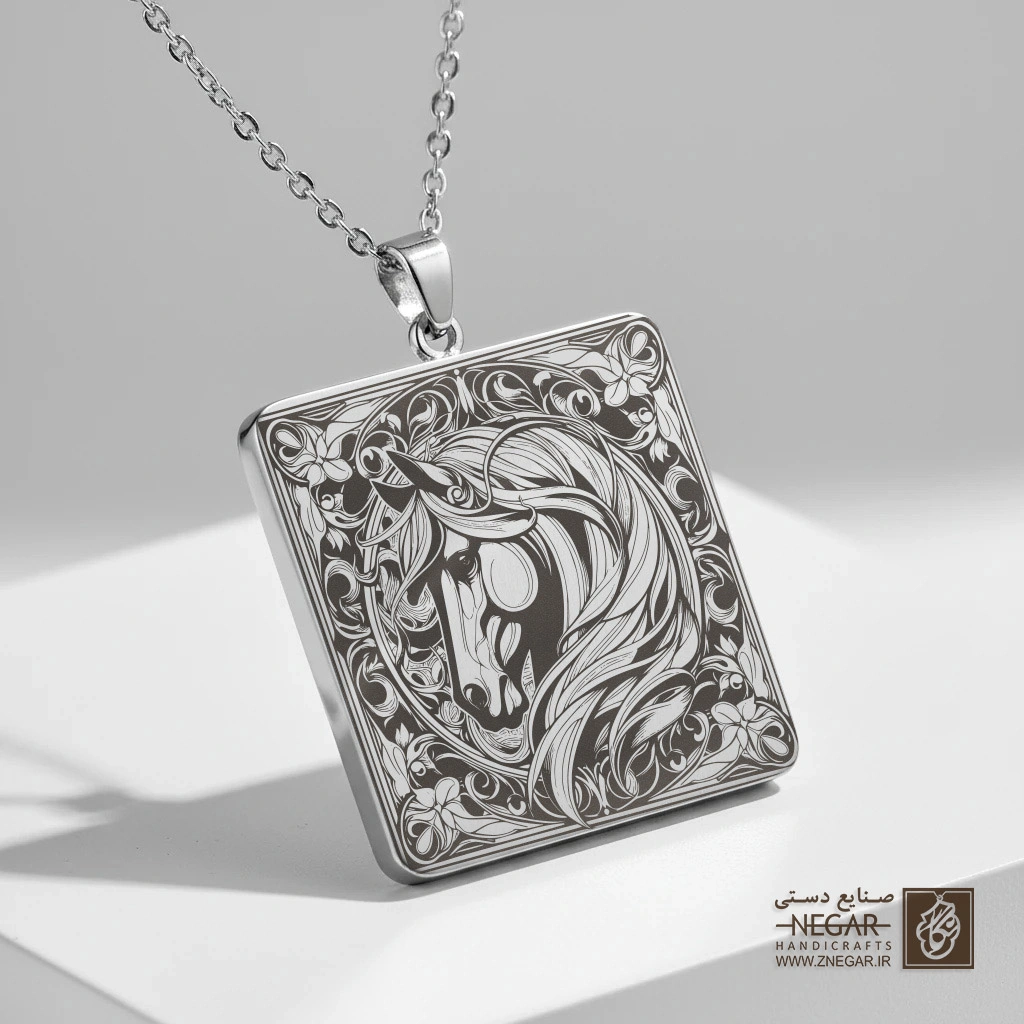 گردنبند طرح چهره اسب (حکاکی لیزری فایبر، مدل قاب مربع) کد 501882