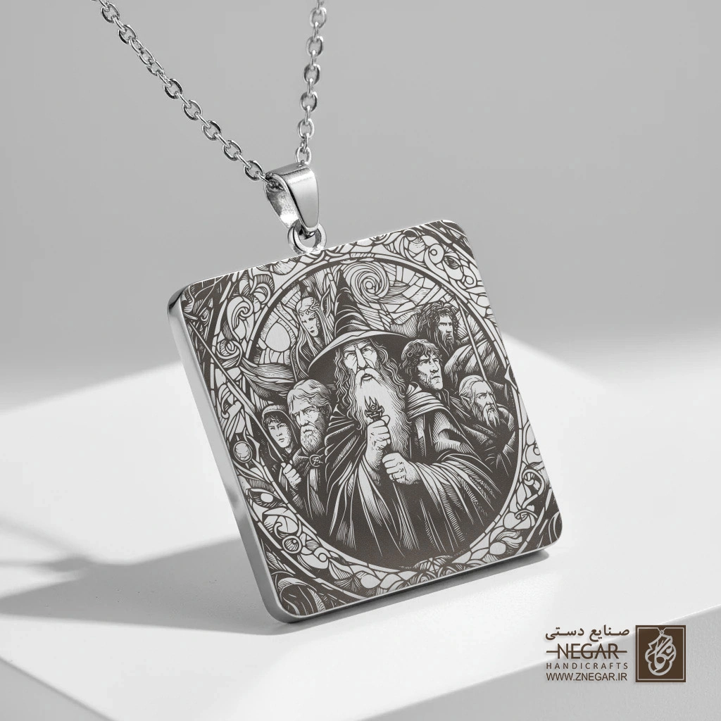 گردنبند طرح گاندالف خاکستری و یاران (حکاکی لیزری فایبر، مدل قاب مربع) کد 502109