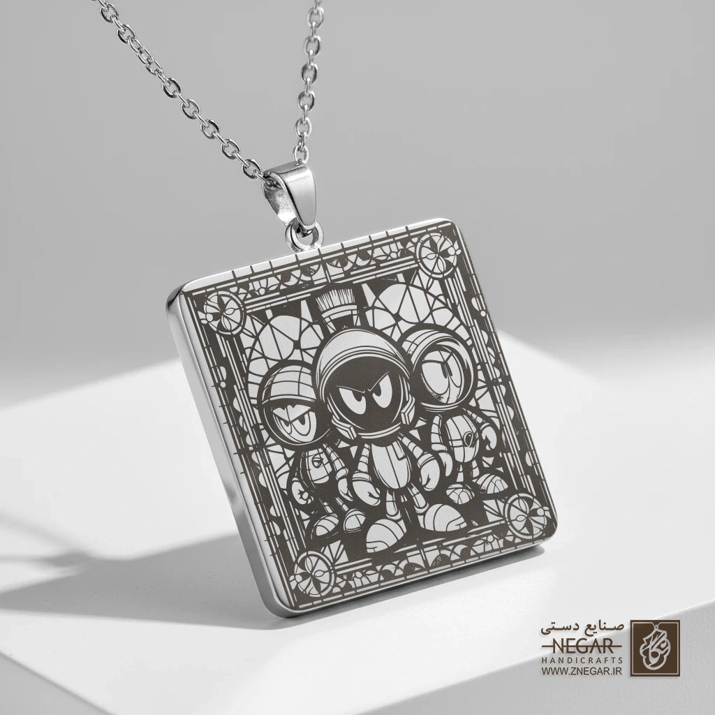 گردنبند طرح مروین مریخی و دوستان (حکاکی لیزری فایبر، مدل قاب مربع) کد 502220