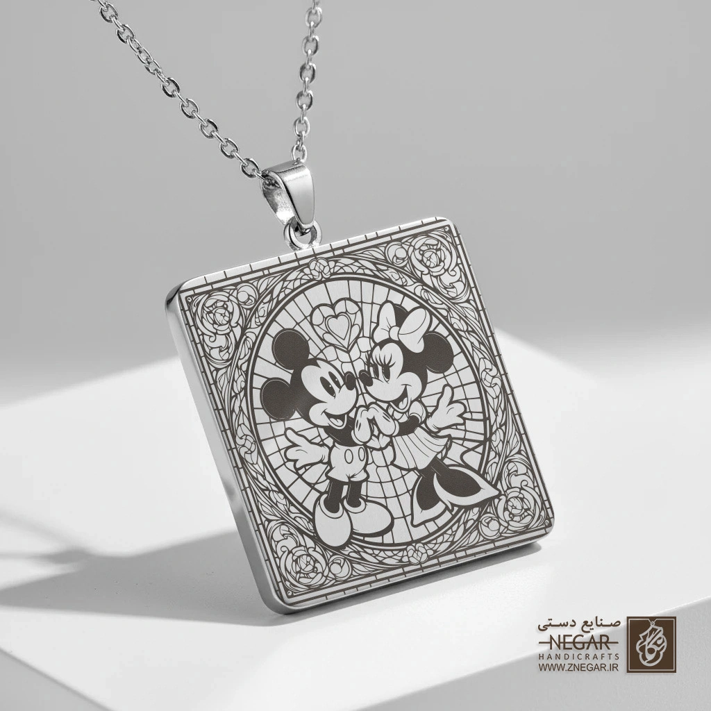 گردنبند طرح میکی و مینی در پنجره عشق (حکاکی لیزری فایبر، مدل قاب مربع) کد 502278