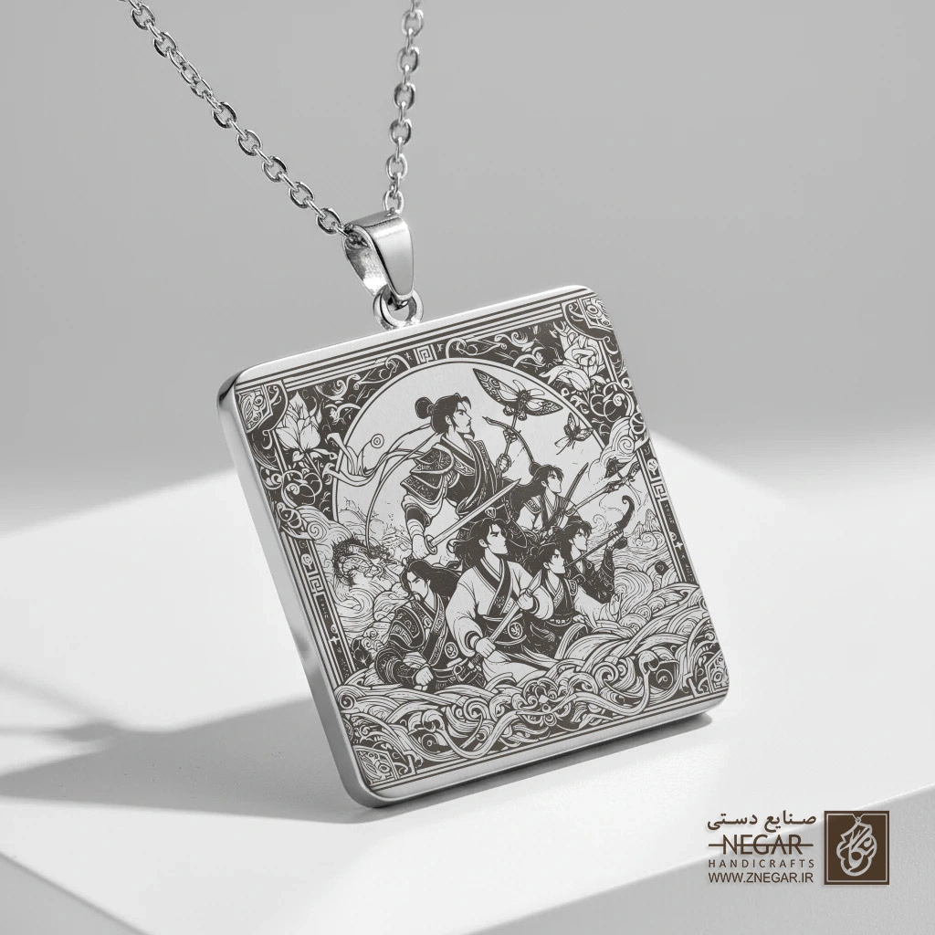 گردنبند طرح مولان (Mulan) در نبرد (حکاکی لیزری فایبر، مدل قاب مربع) کد 502376