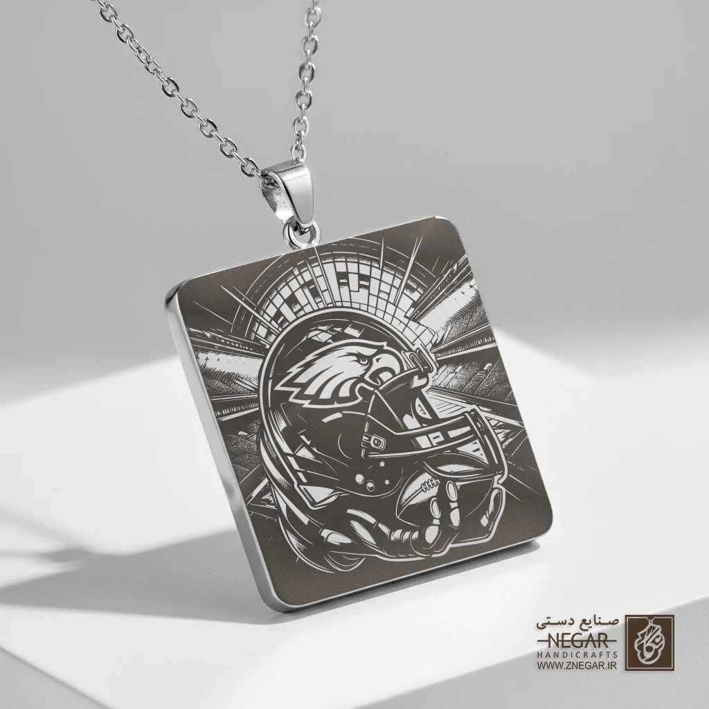 گردنبند طرح کلاه فیلادلفیا ایگلز (حکاکی لیزری فایبر، مدل قاب مربع) کد 502613
