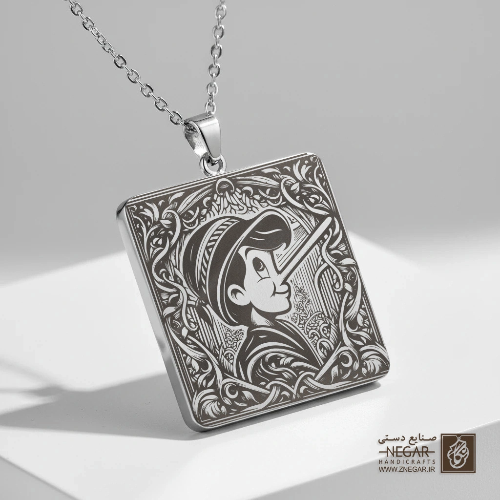 گردنبند طرح پینوکیو فانتزی (حکاکی لیزری فایبر، مدل قاب مربع) کد 502639