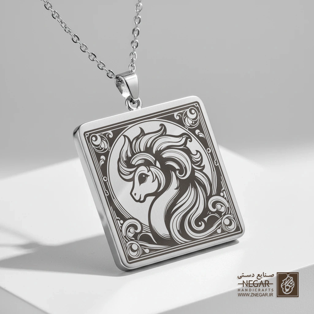 گردنبند طرح اسب پونی - پرتره دایره‌ای (حکاکی لیزری فایبر، مدل قاب مربع) کد 502700