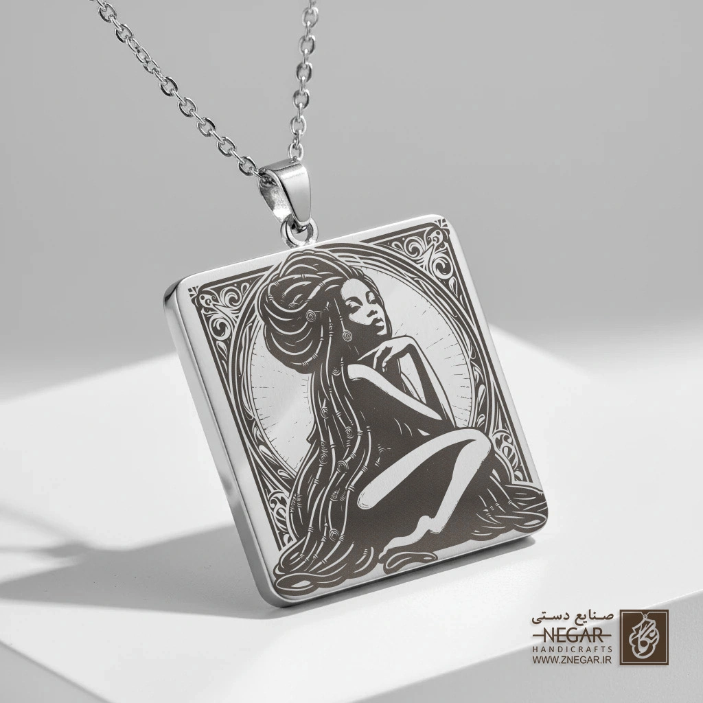 گردنبند طرح فیگور زن در دایره (حکاکی لیزری فایبر، مدل قاب مربع) کد 502820