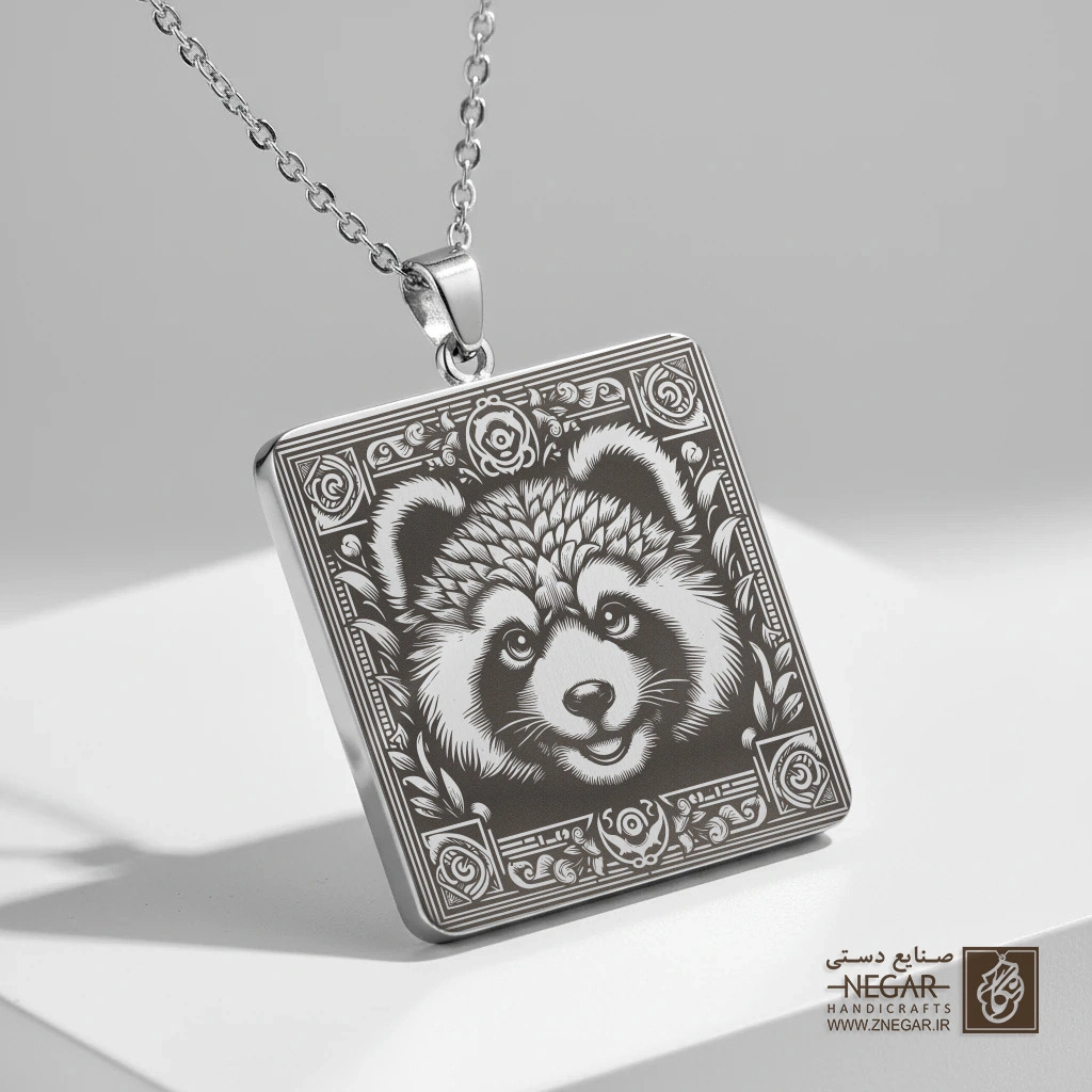 گردنبند طرح پاندا قرمز (Red Panda) (حکاکی لیزری فایبر، مدل قاب مربع) کد 502824