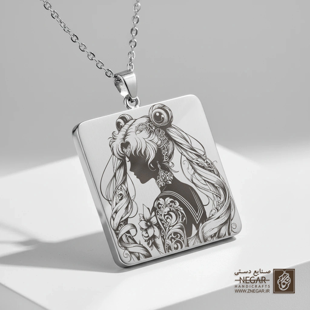 گردنبند طرح سیلور مون - نیم‌رخ کلاسیک (حکاکی لیزری فایبر، مدل قاب مربع) کد 502909