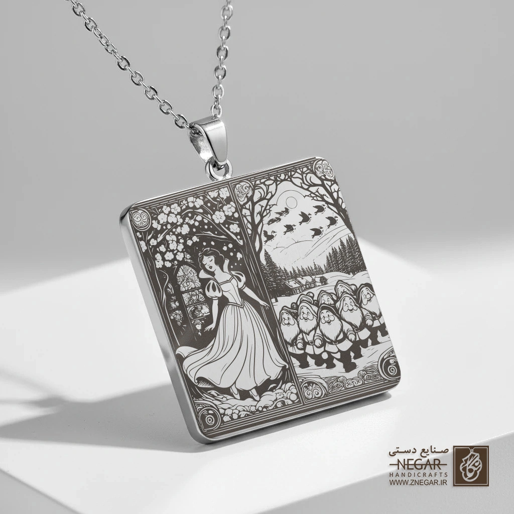 گردنبند طرح سفیدبرفی در جنگل جادویی (حکاکی لیزری فایبر، مدل قاب مربع) کد 503163