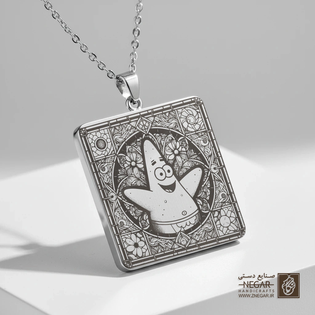 گردنبند طرح پاتریک در قاب ماندالا (حکاکی لیزری فایبر، مدل قاب مربع) کد 503261