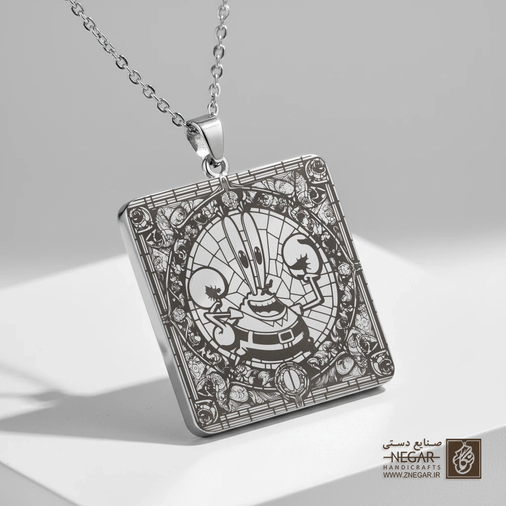 گردنبند طرح آقای خرچنگ در قاب اسلیمی (حکاکی لیزری فایبر، مدل قاب مربع) کد 503268