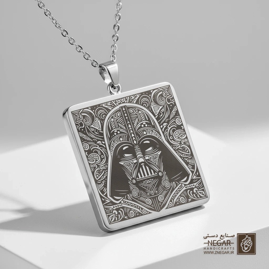 گردنبند طرح کلاهخود دارث ویدر وکتور (حکاکی لیزری فایبر، مدل قاب مربع) کد 503356