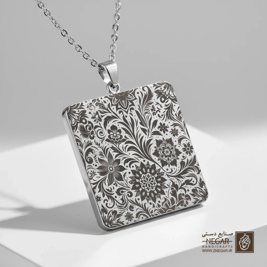 گردنبند طرح الگوی اسلیمی ظریف استنسیل (Stencil Pattern ) (حکاکی لیزری فایبر، مدل قاب مربع) کد 503414