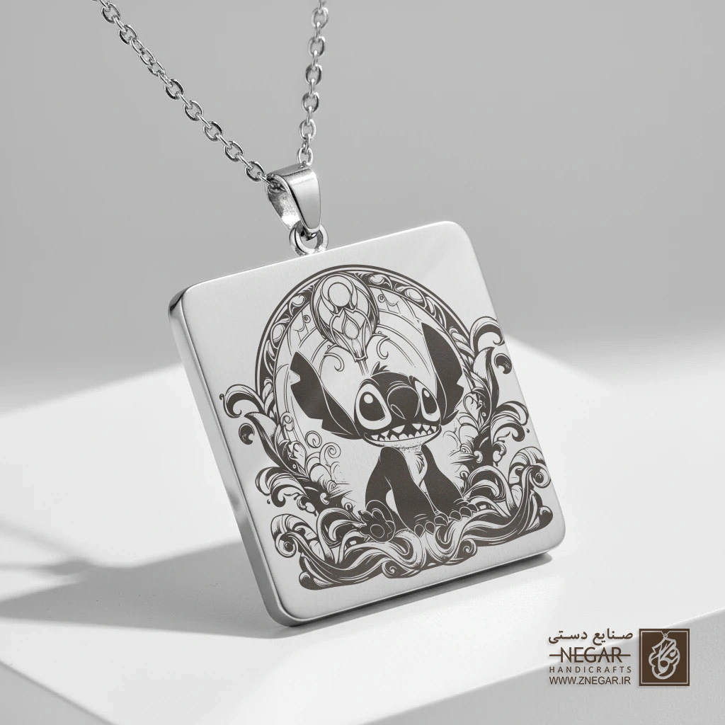 گردنبند طرح استیچ در هاله نوری تزئینی (حکاکی لیزری فایبر، مدل قاب مربع) کد 503434