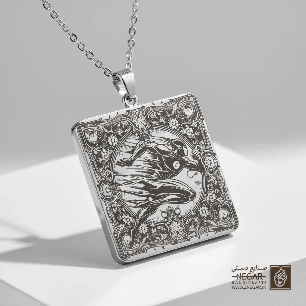 گردنبند طرح فلش (The Flash) در حال دویدن (حکاکی لیزری فایبر، مدل قاب مربع) کد 503516
