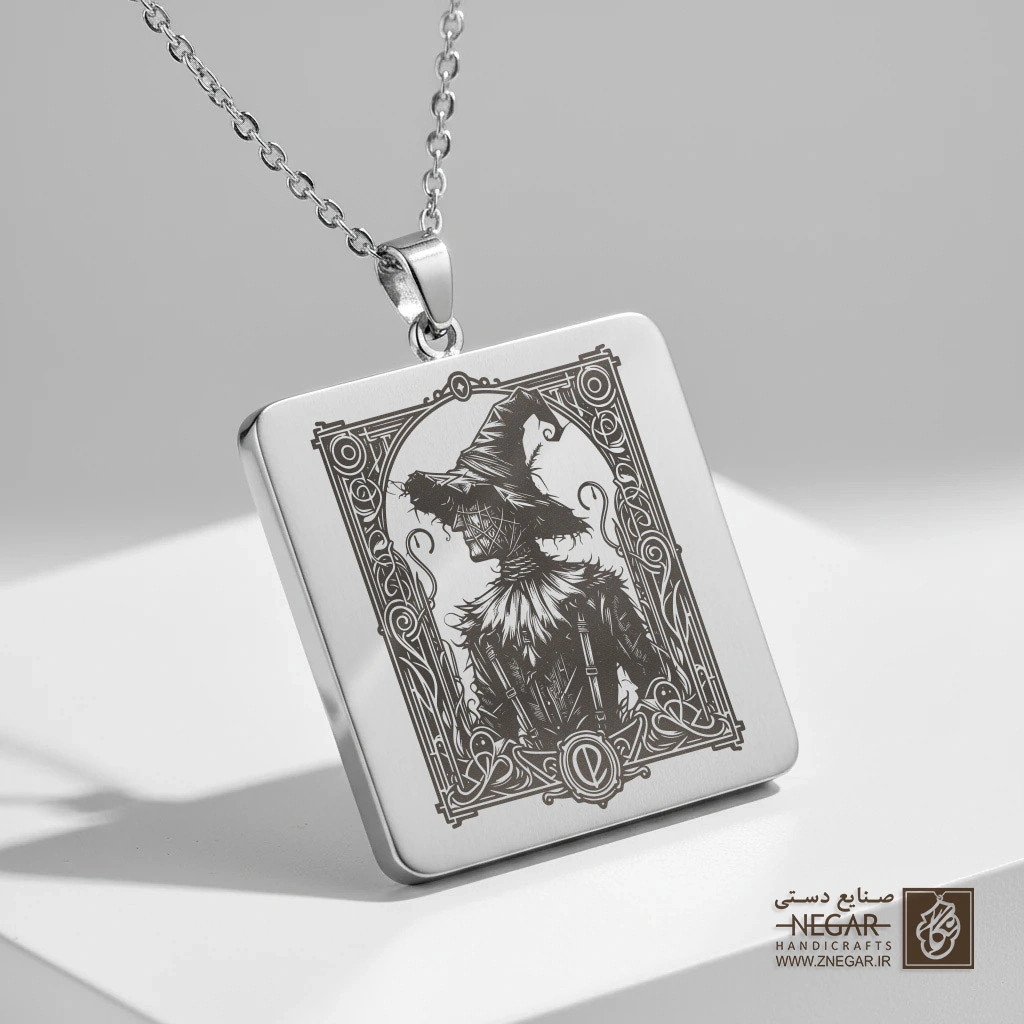 گردنبند طرح مترسک جادوگر شهر آز (حکاکی لیزری فایبر، مدل قاب مربع) کد 503543