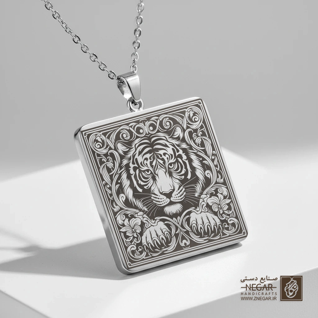 گردنبند طرح ببر بنگال در قاب تزئینی (حکاکی لیزری فایبر، مدل قاب مربع) کد 503579