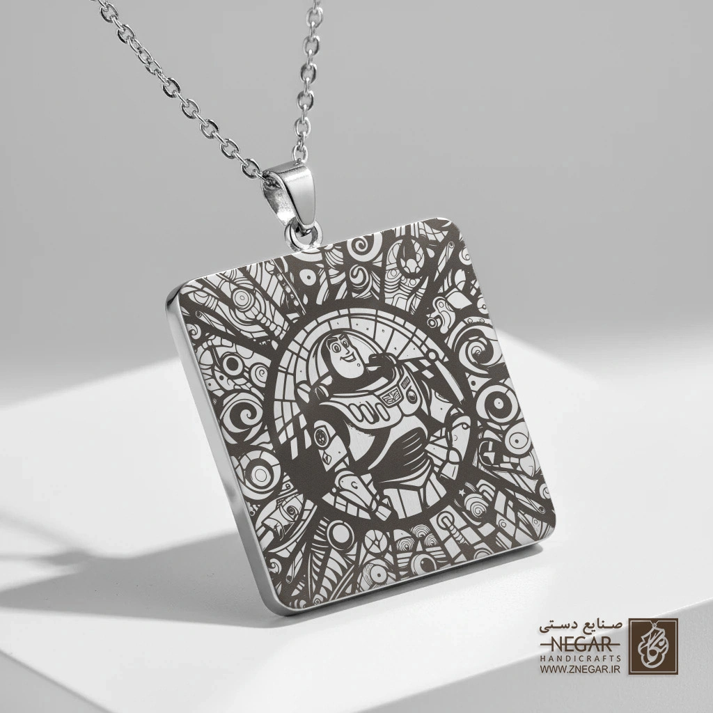 گردنبند طرح باز لایتیر در قاب دایره‌ای هنری (حکاکی لیزری فایبر، مدل قاب مربع) کد 503620