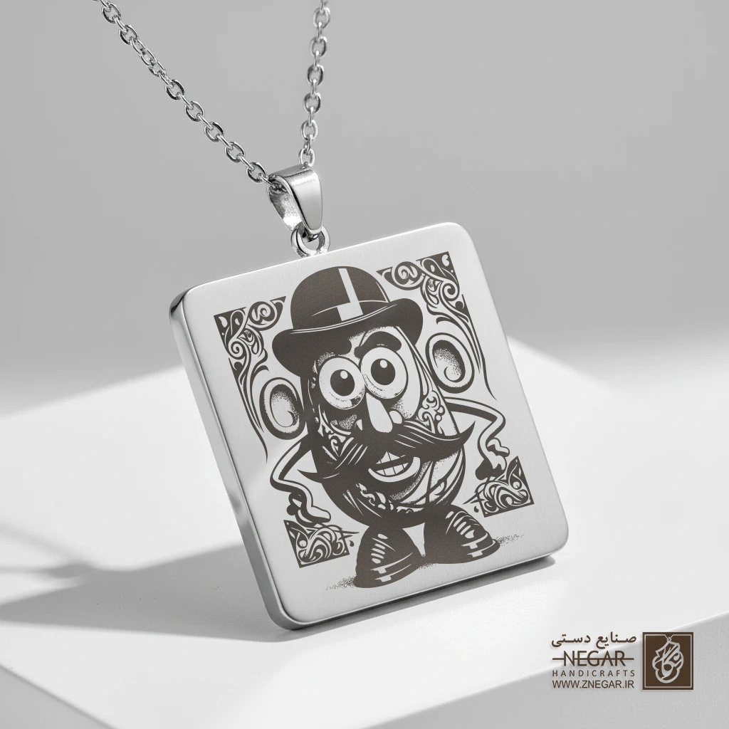 گردنبند طرح آقای سیب‌زمینی (Mr. Potato Head) (حکاکی لیزری فایبر، مدل قاب مربع) کد 503632