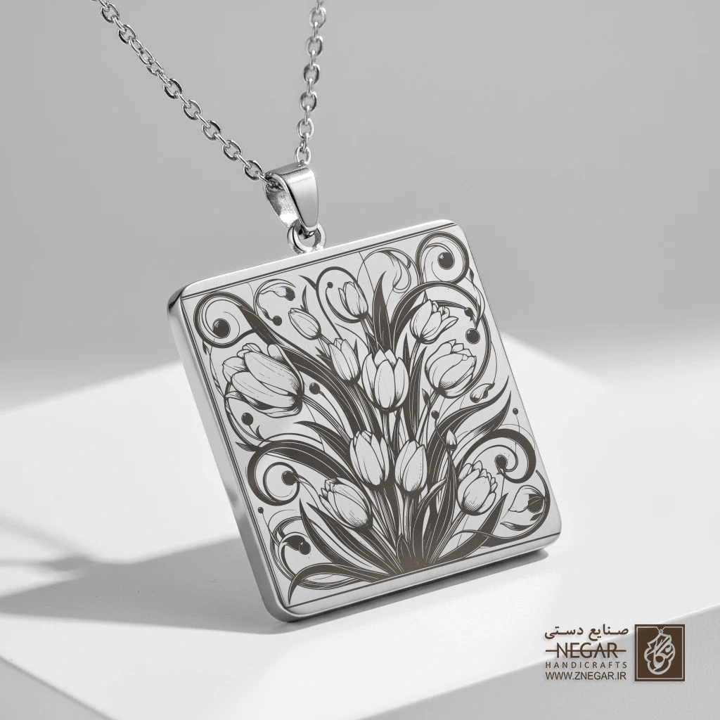 گردنبند طرح هنری گل لاله و نقوش منحنی (حکاکی لیزری فایبر، مدل قاب مربع) کد 503676