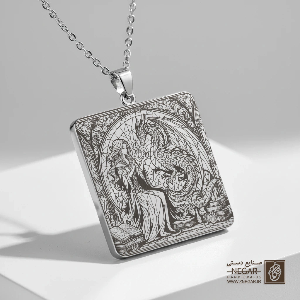 گردنبند طرح ساحره کتابخوان و اژدها (حکاکی لیزری فایبر، مدل قاب مربع) کد 503865