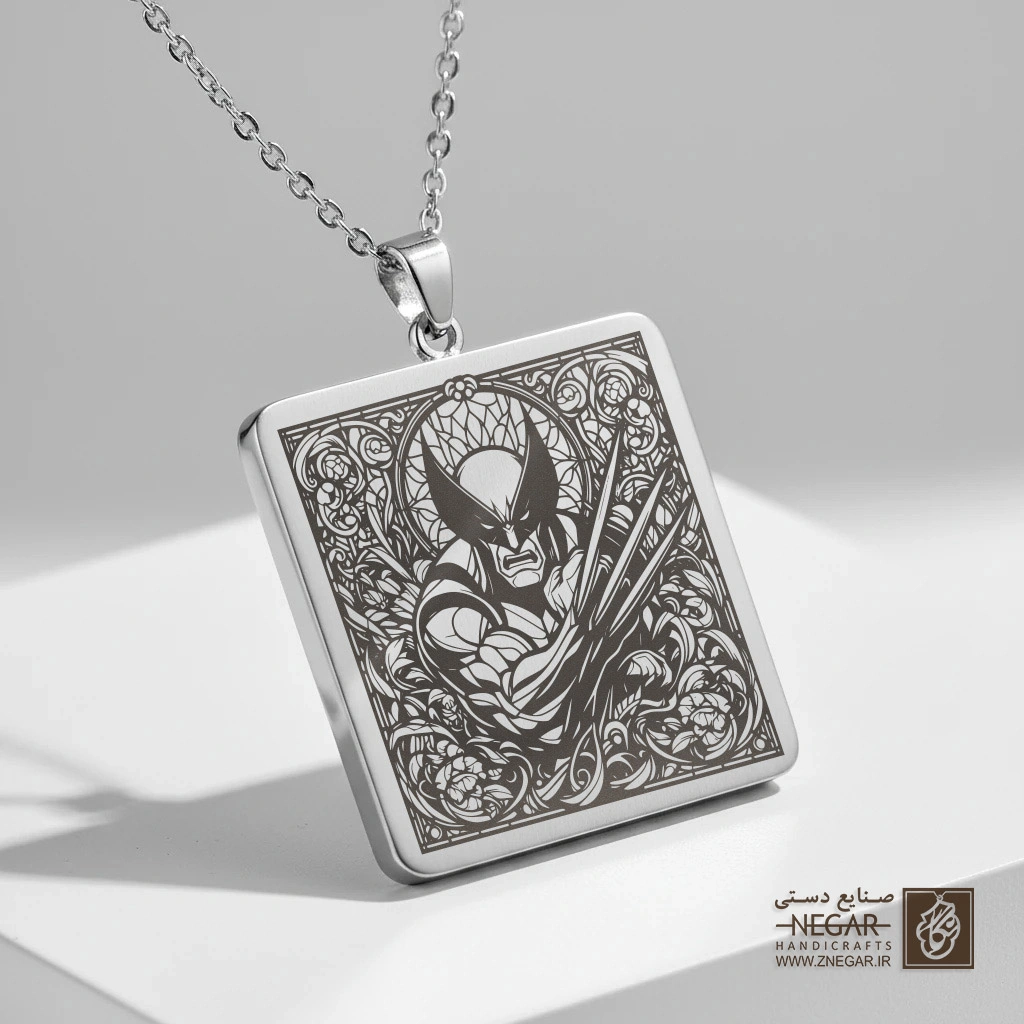 گردنبند طرح چهره کلاسیک ولورین (حکاکی لیزری فایبر، مدل قاب مربع) کد 503896