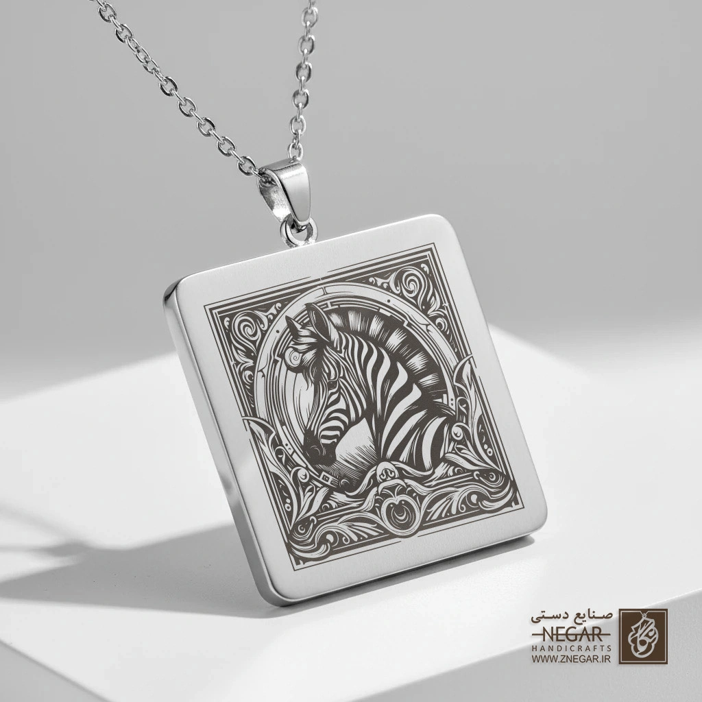گردنبند طرح گورخر قاب مربعی تزئینی (حکاکی لیزری فایبر، مدل قاب مربع) کد 503978