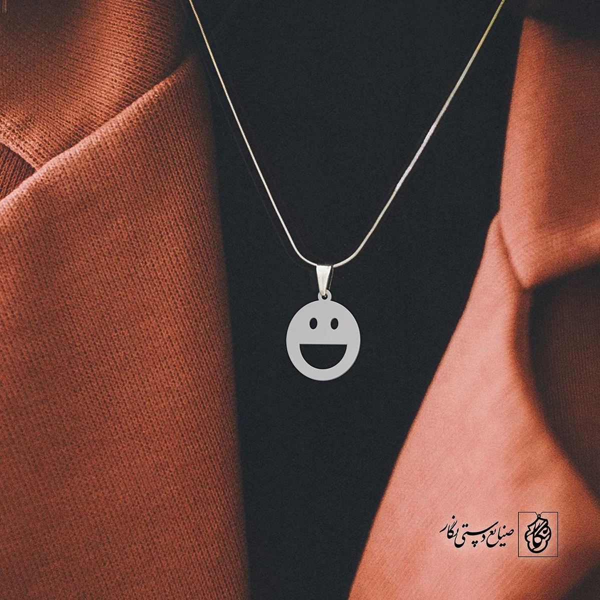 پلاک ایموجی خنده کد 40555