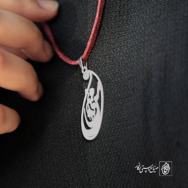 آویز گردنبند پلاک من می‌توانم کد 1978