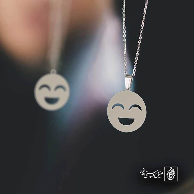 ایموجی لبخند