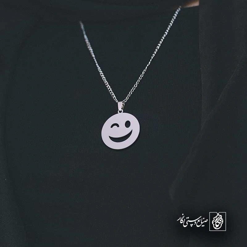 ایموجی چشمک