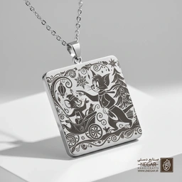 گردنبند طرح سورتمه‌سواری تام و جری (حکاکی لیزری فایبر، مدل قاب مربع) کد 500671