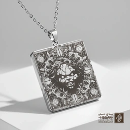 گردنبند طرح چاکی در کادر هنری (حکاکی لیزری فایبر، مدل قاب مربع) کد 500684