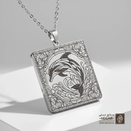 گردنبند طرح پرش دلفین در دریا (حکاکی لیزری فایبر، مدل قاب مربع) کد 500990
