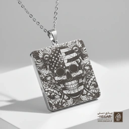 گردنبند طرح جمجمه و خورشید تابان (حکاکی لیزری فایبر، مدل قاب مربع) کد 503031
